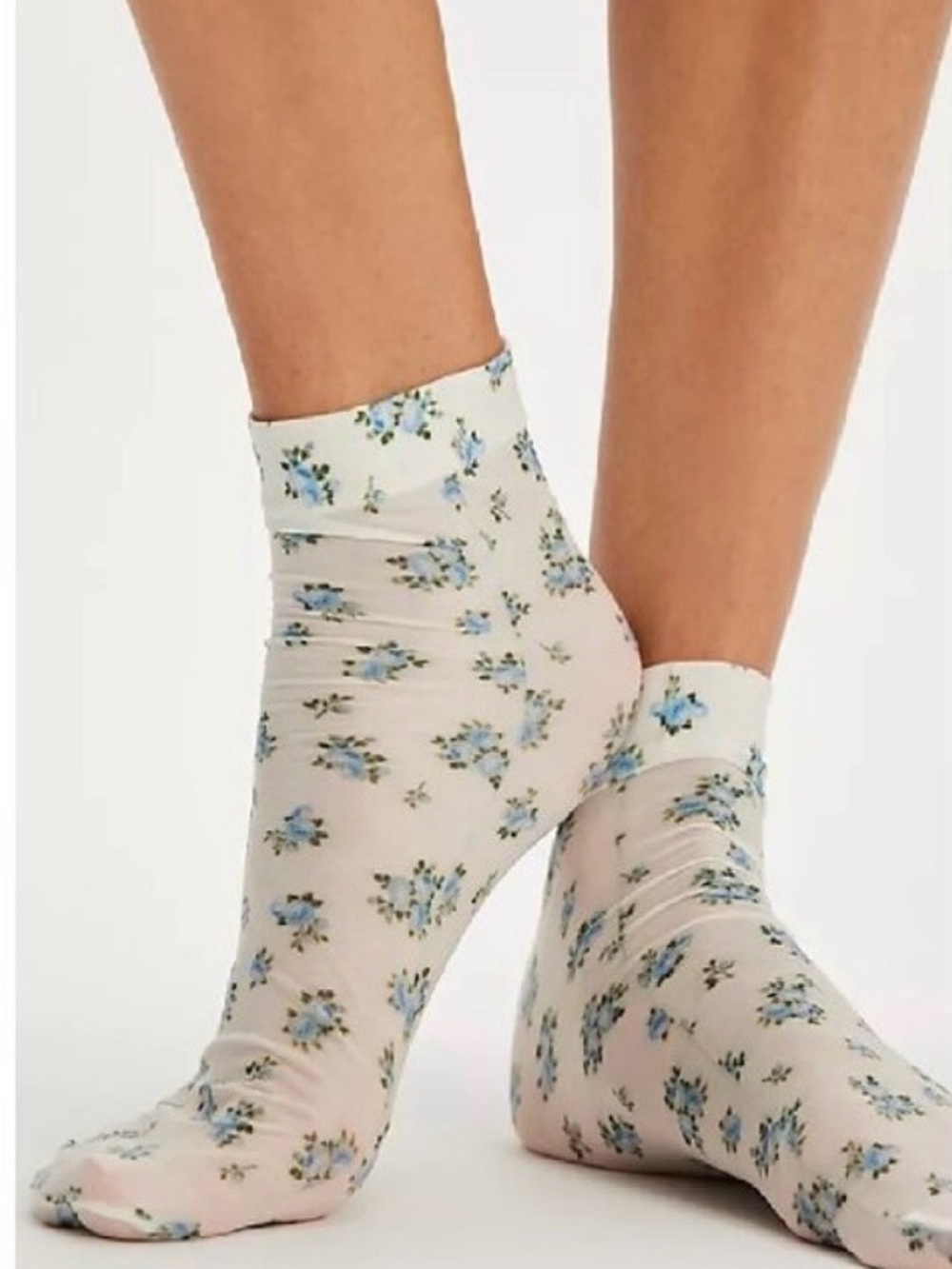 For love & lemons Cream Ankle Socks with Blue Floral Print